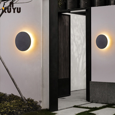 Lorong Villa Melingkar Lampu Dinding Hitam Luar Ruangan 8W Disipasi Panas Yang Baik
