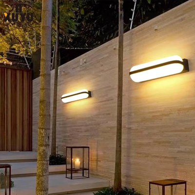 Lampu Dinding Balkon Luar Ruangan Bukti Kelembaban 100 * 260mm Warna Hitam