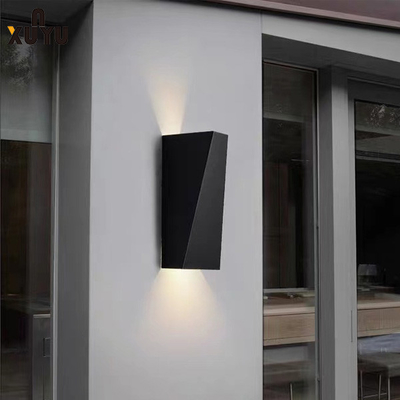 Lampu Dinding Luar Geometris Lampu Kaca Aluminium 85 * 205 * 85mm